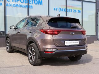 2021 Kia Sportage IV Рестайлинг, коричневый, 2345000 рублей, вид 3