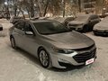 2018 Chevrolet Malibu IX Рестайлинг, серый, 1400000 рублей - вид 1