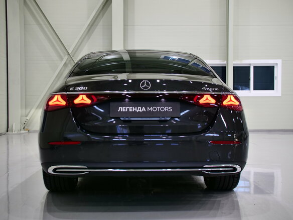 2025 Mercedes-Benz E-Класс 300 VI (W214, S214), чёрный, 7800000 рублей - вид 3