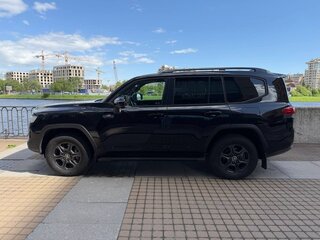 2024 Toyota Land Cruiser 300 Series, чёрный, 12950000 рублей, вид 3