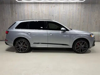 2024 Audi Q7 55 TFSI II (4M) Рестайлинг, серебристый, 8490000 рублей, вид 4