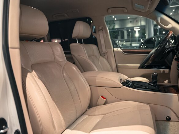 2016 Lexus LX 450d III Рестайлинг 2, белый, 6950000 рублей - вид 18