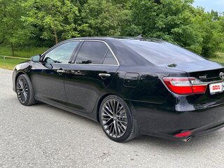 2017 Toyota Camry VII (XV50) Рестайлинг, чёрный, 1690000 рублей, вид 5
