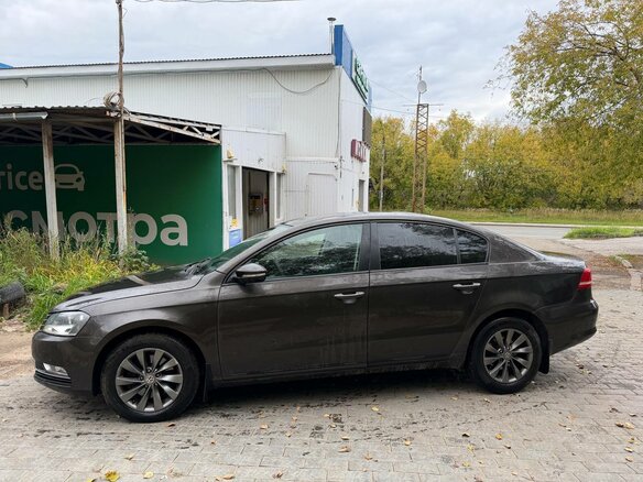 2012 Volkswagen Passat B7, коричневый - вид 5