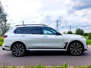 2024 BMW X7 40i I (G07) Рестайлинг, белый, 9900000 рублей, вид 4