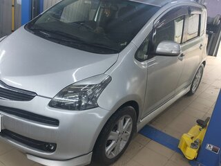 2005 Toyota Ractis I, серебристый, 600000 рублей, вид 1