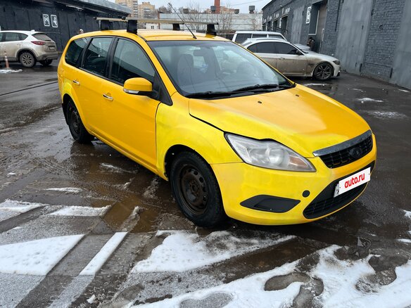2011 Ford Focus II Рестайлинг, жёлтый, 400000 рублей - вид 2