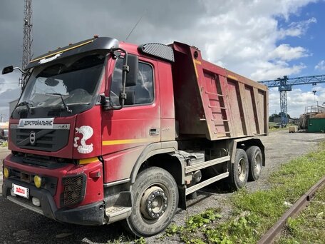 2012 Volvo FM, красный, 3700000 рублей, вид 3