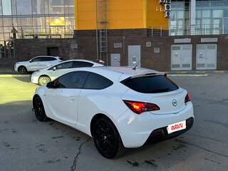 2013 Opel Astra GTC J Рестайлинг, белый, 900000 рублей, вид 4