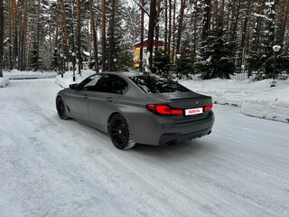 2020 BMW 5 серии 530d xDrive VII (G30/G31/G38) Рестайлинг, серый, 6300000 рублей, вид 5