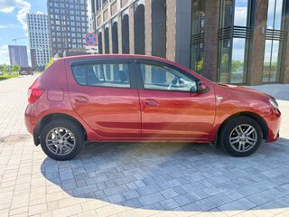2014 Renault Sandero II, красный, 550000 рублей, вид 3