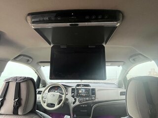 2012 Toyota Sienna III, серебристый, 2000000 рублей, вид 4