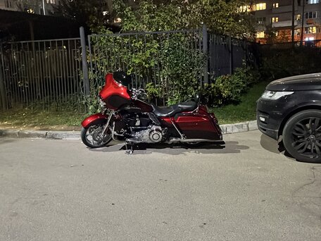 2012 Harley-Davidson CVO Street Glide, красный, 1100000 рублей, вид 4