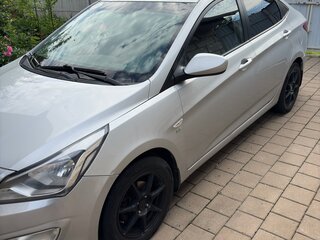 2015 Hyundai Solaris I Рестайлинг, серебристый, 1000000 рублей, вид 5