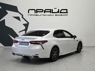 2022 Toyota Camry VIII (XV70) Рестайлинг, белый, 3379900 рублей, вид 4