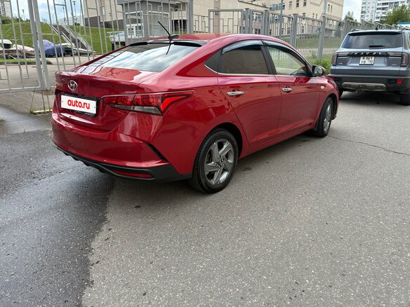 2021 Hyundai Solaris II Рестайлинг, красный, 1500000 рублей - вид 5