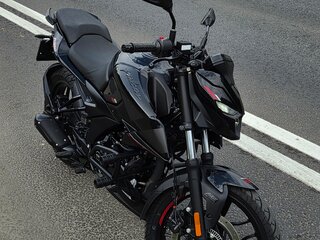 2023 Bajaj Pulsar N250, чёрный, 280000 рублей, вид 4