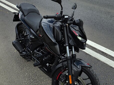 2023 Bajaj Pulsar N250, чёрный, 280000 рублей, вид 4