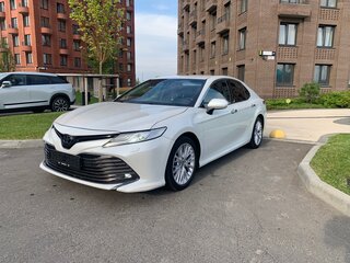 2020 Toyota Camry VIII (XV70), белый, 2690000 рублей, вид 1