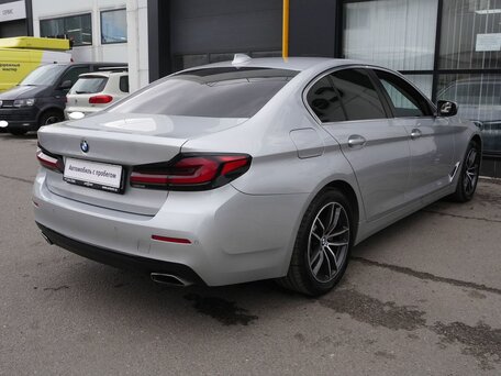 2020 BMW 5 серии 520i VII (G30/G31/G38) Рестайлинг, серый, 3493000 рублей, вид 5