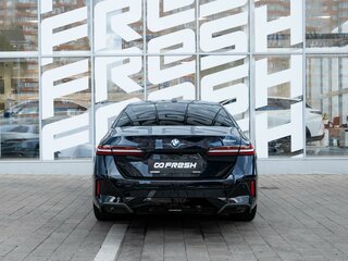 2024 BMW 5 серии 520i VIII (G60/G61/G68), синий, 6550000 рублей, вид 4