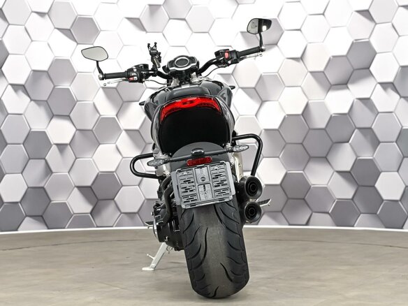 2023 Triumph Rocket 3, чёрный, 2199000 рублей - вид 5