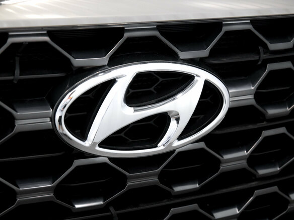 2018 Hyundai Santa Fe IV, чёрный, 2549000 рублей - вид 9