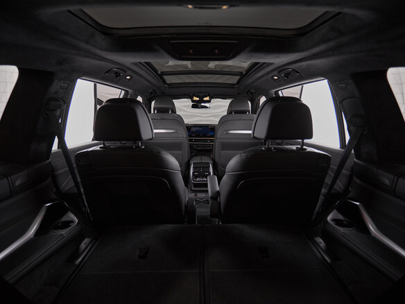 2025 BMW X7 40d I (G07) Рестайлинг, серый - вид 12