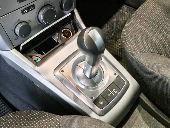 2011 Opel Astra H Рестайлинг, чёрный, 460000 рублей - вид 8