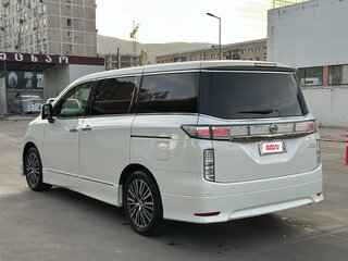 2018 Nissan Elgrand III (E52) Рестайлинг, белый, 2850000 рублей, вид 5