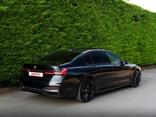 2019 BMW 7 серии Long 740Li xDrive VI (G11/G12) Рестайлинг, чёрный, 5500000 рублей, вид 5