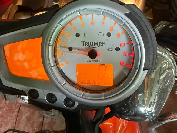 2008 Triumph Speed Triple, оранжевый
