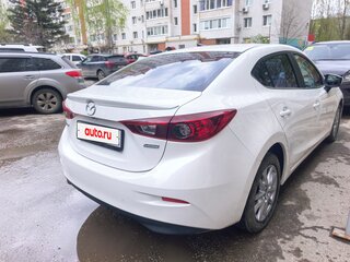 2018 Mazda 3 III (BM) Рестайлинг, белый, 1350000 рублей, вид 4