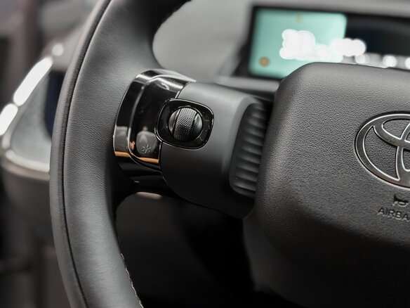 2026 Toyota bZ3X 58.3 kWh, серый, 2980000 рублей - вид 28