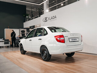 2026 Lada (ВАЗ) Granta I Рестайлинг, белый, 1188000 рублей, вид 4
