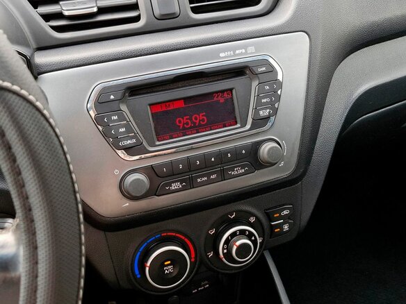 2014 Kia Rio 5-speed III, белый - вид 8
