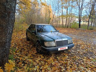 1994 Mercedes-Benz E-Класс 220 I (W124), зелёный, 350000 рублей, вид 2