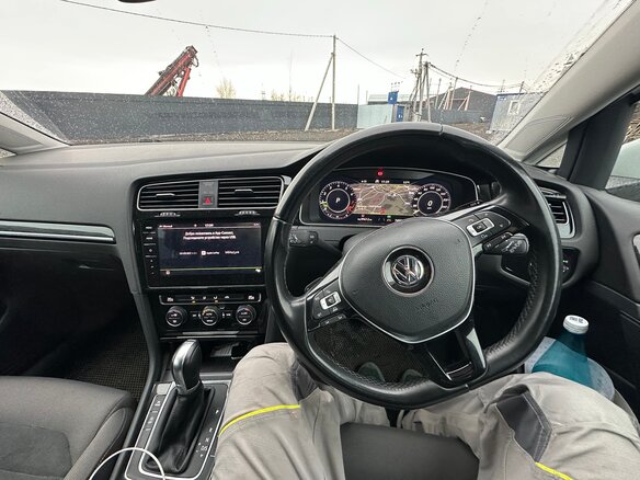 2017 Volkswagen Golf VII Рестайлинг, белый, 1400000 рублей - вид 8