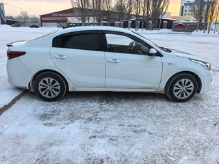 2019 Kia Rio IV, белый, 1050000 рублей, вид 2