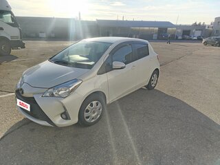 2017 Toyota Vitz III (XP130) Рестайлинг 2, белый, 1100000 рублей, вид 2