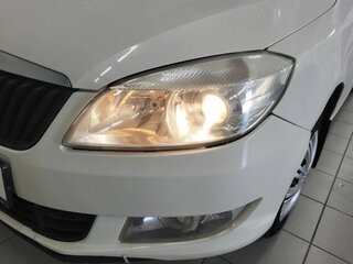2011 Skoda Fabia II Рестайлинг, белый, 470000 рублей, вид 5