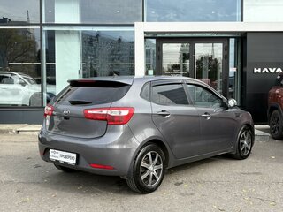 2013 Kia Rio 5-speed III, серый, 729000 рублей, вид 5