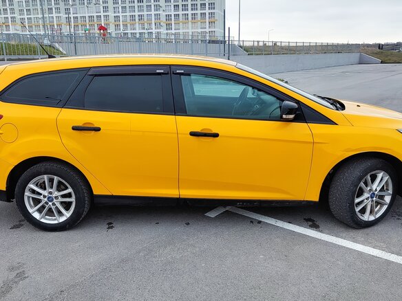 2015 Ford Focus III Рестайлинг, жёлтый, 750000 рублей - вид 3