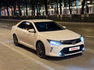 2016 Toyota Camry VII (XV50) Рестайлинг, белый, 1800000 рублей, вид 3