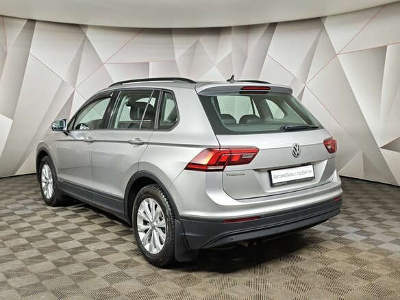2020 Volkswagen Tiguan II, серебристый - вид 3