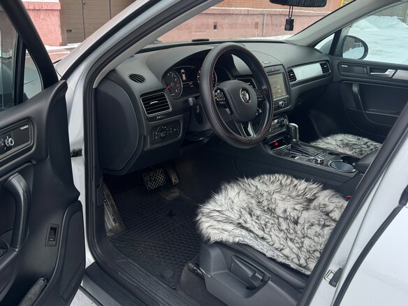 2011 Volkswagen Touareg II, серебристый, 2000000 рублей - вид 11