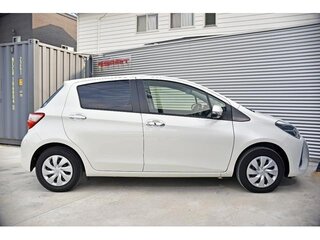 2019 Toyota Vitz III (XP130) Рестайлинг 2, белый, 712000 рублей, вид 4