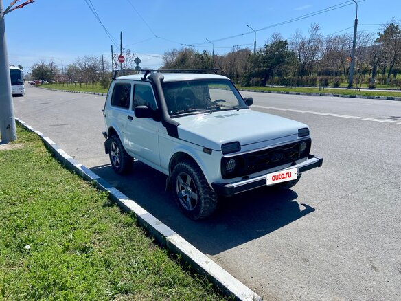 2011 Lada (ВАЗ) 2121 (4x4) I Рестайлинг, белый, 400000 рублей - вид 4