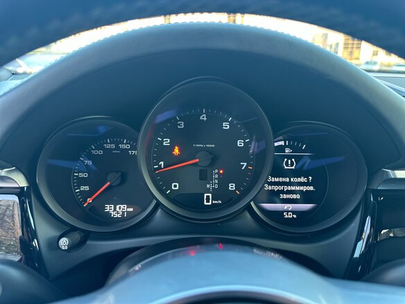 2020 Porsche Macan I Рестайлинг, красный, 5100000 рублей - вид 11