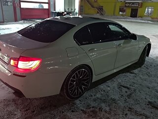 2012 BMW 5 серии 550i xDrive VI (F10/F11/F07), белый, 1900000 рублей, вид 4